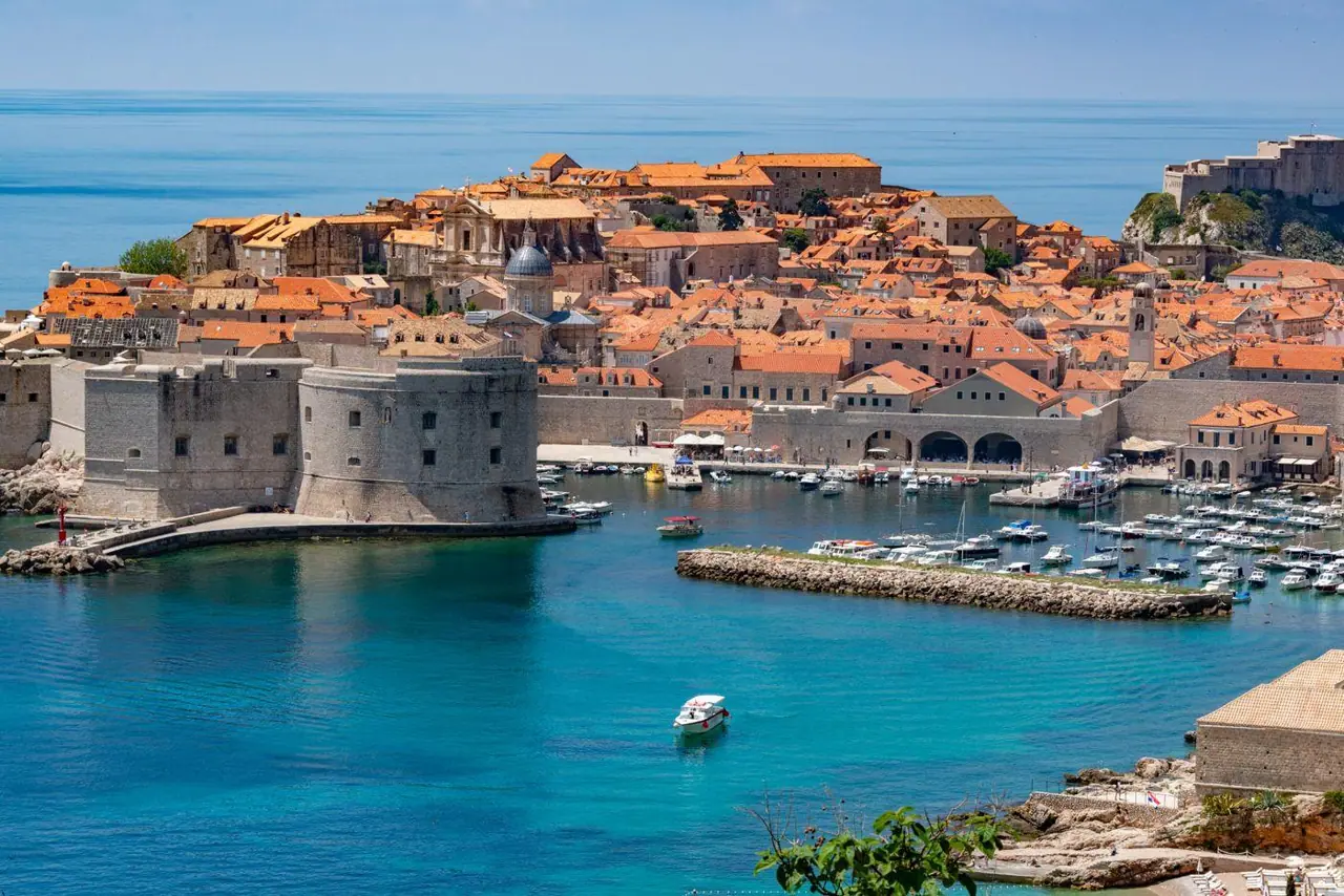 Altstadt von Dubrovnik am Meer